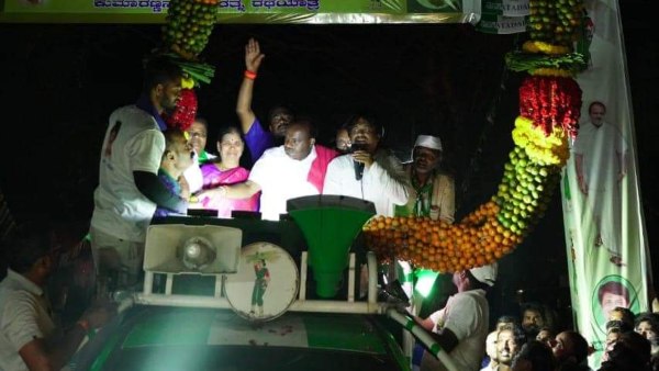 Grand welcome to H.D.Kumaraswamy in Uttara Kannada district