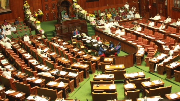 Karnataka Budget 2023; Siddaramaiah attends Budget session with flowers on his ears