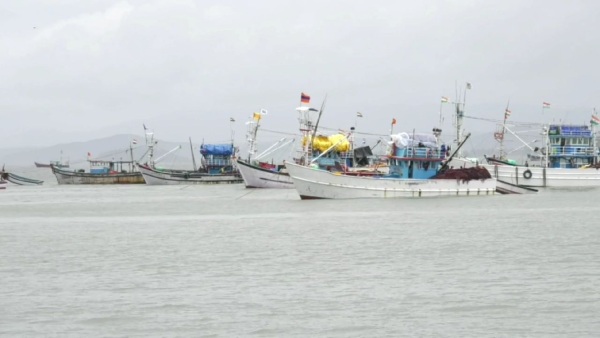  ಲಾಂಗ್ ಲೈನರ್ ಬದಲಾಗಿ ಬೇರೆ ಬೋಟ್‌ ನೀಡಿ