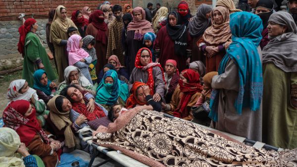 Muslims assist cremation of Kashmiri Pandit killed by terrorist Muslims assist cremation of Kashmiri Pandit killed by terrorist