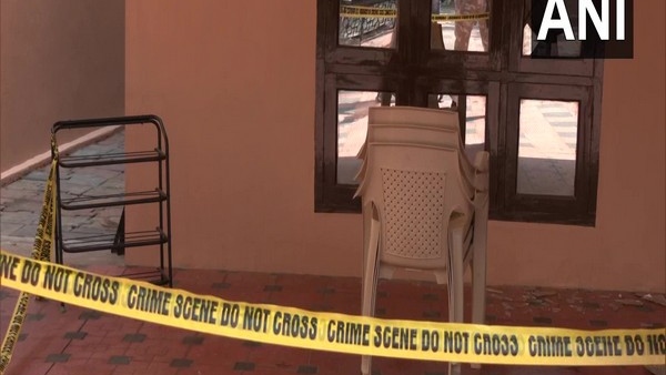 Union Minister of State for External Affairs V Muraleedharans house pelted with stones in Thiruvananthapuram