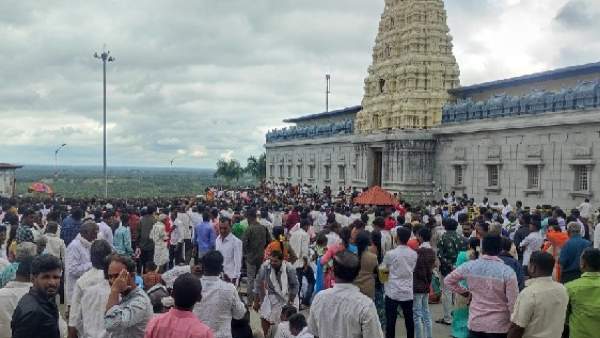 ವದು-ವರರಿಗೆ ವಸ್ತ್ರಗಳ ವ್ಯವಸ್ಥೆ