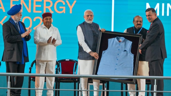 ಪ್ರಧಾನಿಗೆ ಅಡಿಕೆ ಪೇಟಾ, ಹಾಫ್‌ಕೋಟ್ ಗಿಫ್ಟ್