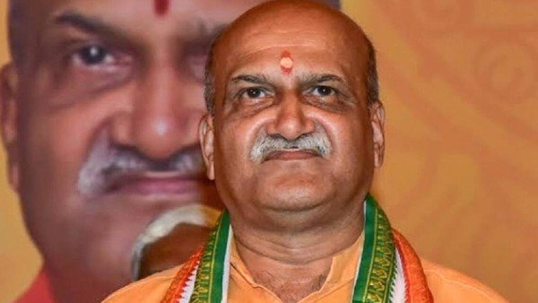 Talwar should be in every house for self protection Said Pramod Muthalik Talwar should be in every house for self protection Said Pramod Muthalik