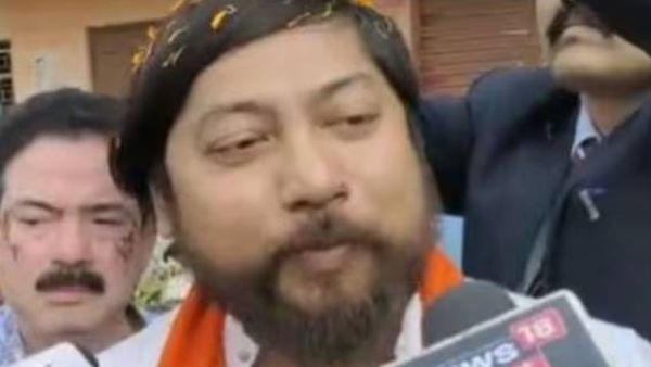 stones pelted on Union Ministers car in West Bengal 