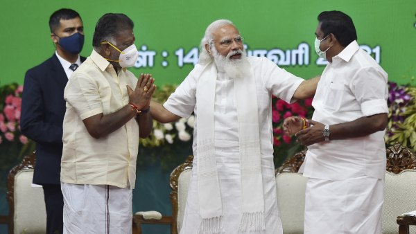 Panneerselvam, become alone in Tamil Nadu politics: Will Jayalalithaas disciple knock on BJPs door? Panneerselvam, become alone in Tamil Nadu politics: Will Jayalalithaas disciple knock on BJPs door?