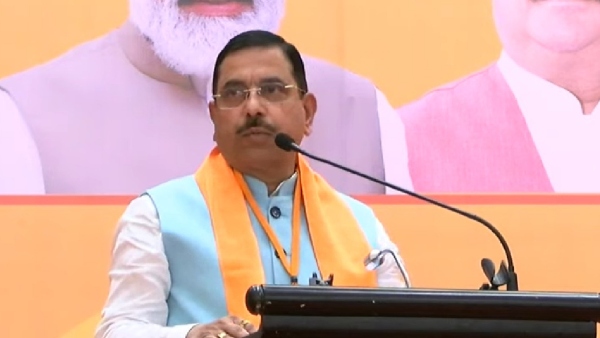 Union Minister Pralhad Joshi Slams JDS Leaders HD Deve Gowda Family 