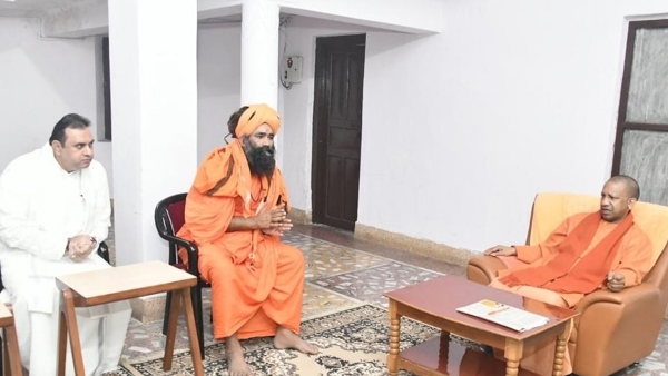 ಧಾರ್ಮಿಕ ಕಾರ್ಯಕ್ರಮದ ವಿಚಾರದಲ್ಲಿ ಯೋಗಿ ಅವರನ್ನು ಭೇಟಿ ಧಾರ್ಮಿಕ ಕಾರ್ಯಕ್ರಮದ ವಿಚಾರದಲ್ಲಿ ಯೋಗಿ ಅವರನ್ನು ಭೇಟಿ