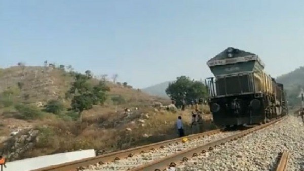 130 mph ವೇಗದಲ್ಲಿ ರೈಲು 
