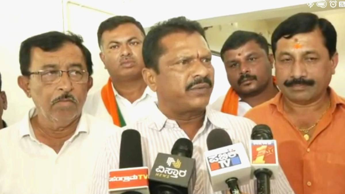  ಬ್ಯಾನರ್‌ಗಳಲ್ಲಿ ಹೆಸರು ಬಳಸುವುದಿಲ್ಲ