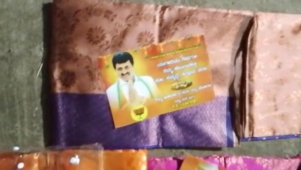  ಪ್ರತಿ ಮನೆಗೂ ತೆರಳಿ ಉಡುಗೊರೆ ಹಂಚಿಕೆ