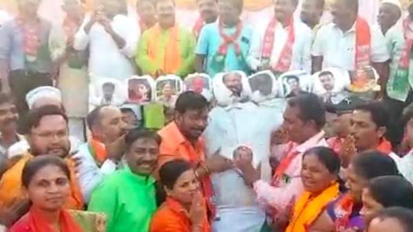 BJP Activists Outrage against HD Kumaraswamy in Hubballi