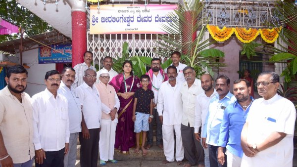  ದೇವಾಲಯಗಳಲ್ಲಿ ನೆರೆದ ಭಕ್ತರ ದಂಡು