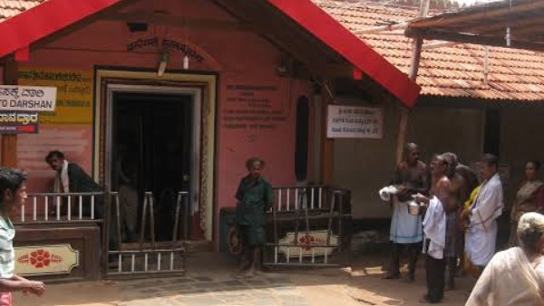 ಸಾವಿರಾರರು ಭಕ್ತರಿಂದ ಸಮುದ್ರ ಸ್ನಾನ