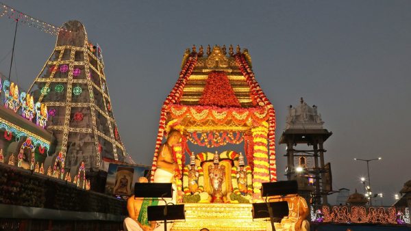 ಹೆಚ್ಚುತ್ತಲೇ ಇದೆ ಚಿನ್ನದ ಕಾಣಿಕೆಗಳು 