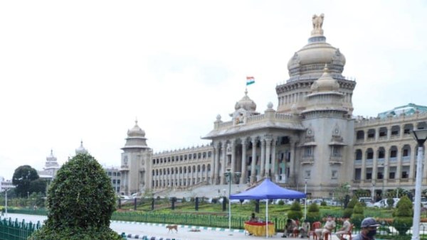 ನೌಕರರಿಗೆ ಸೇವೆಯಲ್ಲಿ ಎಷ್ಟು ಮುಂಬಡ್ತಿಗಳು?