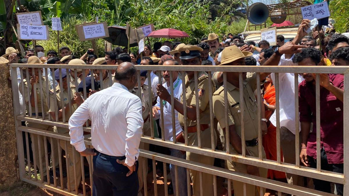 Thiruvail Ward People Protest Against Whitegrove Agri LLP Mushroom Factory Thiruvail Ward People Protest Against Whitegrove Agri LLP Mushroom Factory