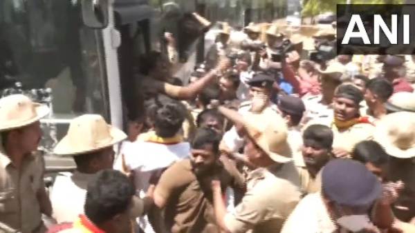 Auto Strike : Police detain auto drivers who were protesting against the bike taxi service in Bengaluru 