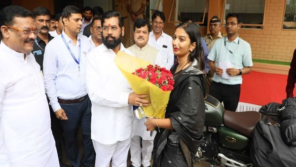  This woman has traveled around 40 countries on a bike in a saree, here is her details