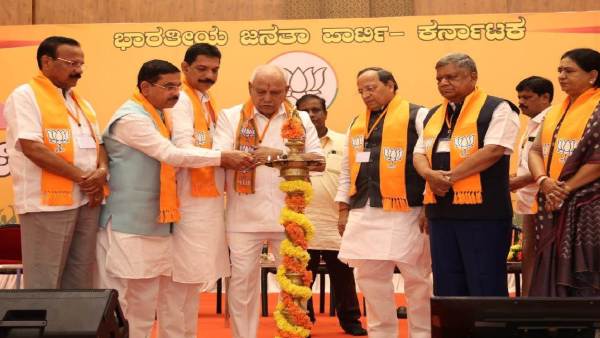 ಅಭ್ಯರ್ಥಿಯಾಗಲಿರುವ ಡಾ. ಧನಂಜಯ ಸರ್ಜಿ ಯಾರು ?