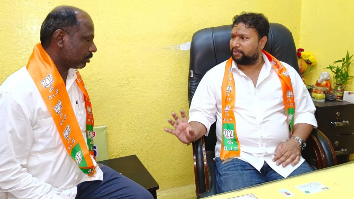 Rowdy Sunil joins BJP: Photos go viral- What did JDS, Congress say through a series of tweets? Rowdy Sunil joins BJP: Photos go viral- What did JDS, Congress say through a series of tweets?