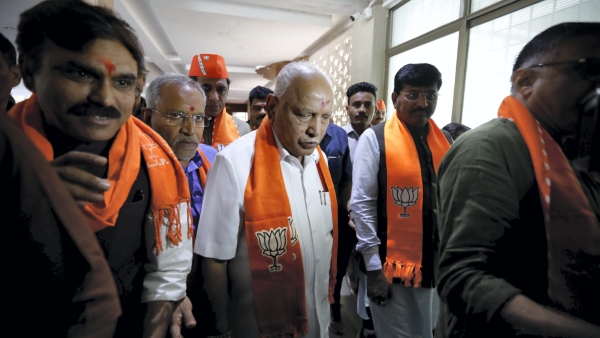  ಸಿದ್ದರಾಮಯ್ಯ, ಡಿಕೆಶಿ ವಿರುದ್ಧವೂ ವಾಗ್ದಾಳಿ