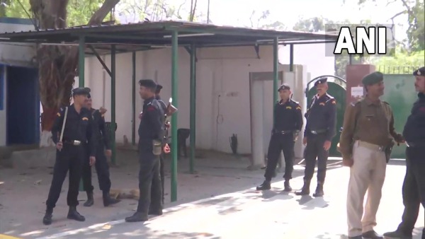 CBI conduct raids former Bihar Chief Minister Rabri Devis house