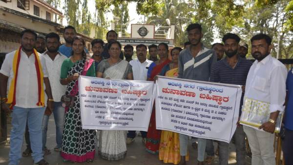 Why did people decide to boycott elections in Chikkamagaluru district?