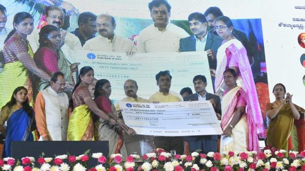 CM Bommai Inaugurated Schemes To Help Women, Youths, Auto Rickshaw Drivers, Children Karnataka CM Bommai Inaugurated Schemes To Help Women, Youths, Auto Rickshaw Drivers, Children Karnataka