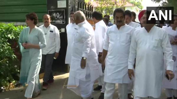 Rahul Gandhis Disqualification: Congress holding a day-long satyagraha 