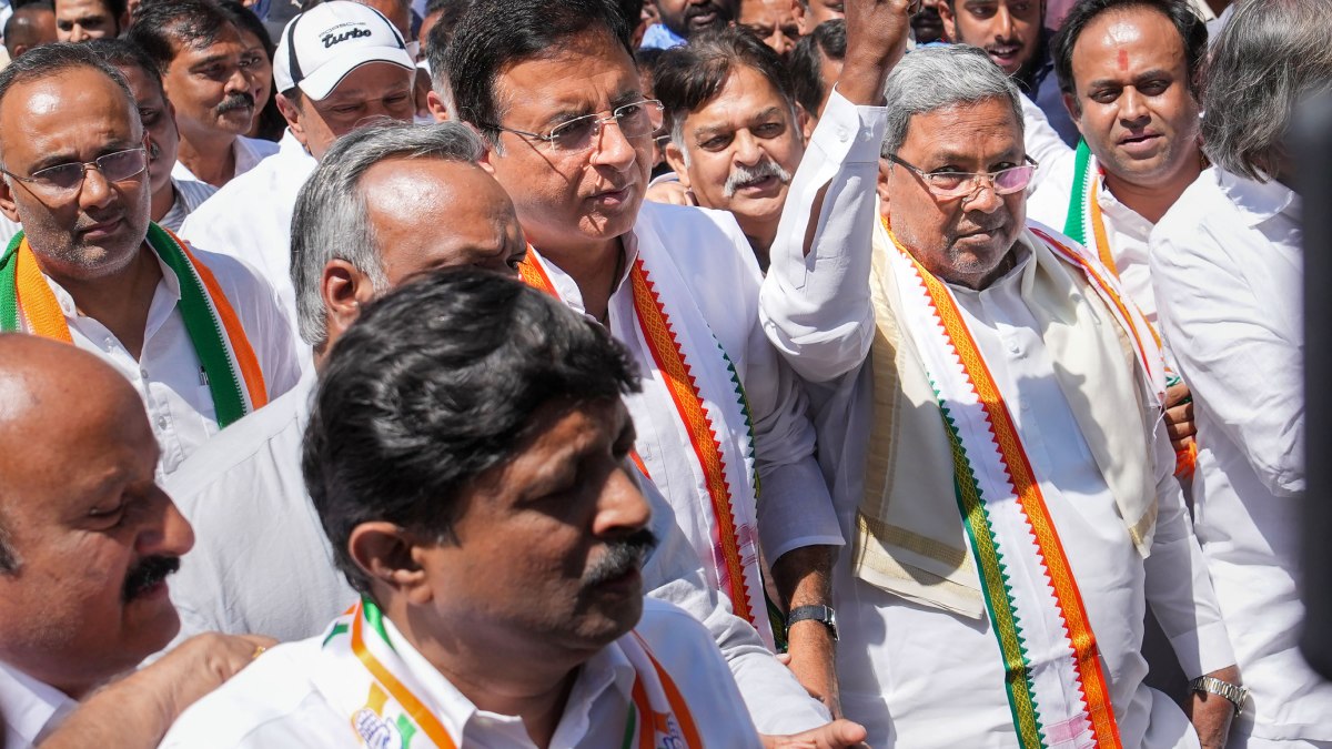 Karnataka Elections: There is stiff competition between supporters of DK Shivakumar and Siddaramaiah
