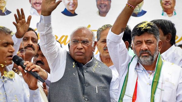  ಸಿದ್ದು, ಡಿಕೆಶಿ ಸಹಿ ಇರುವ ಗ್ಯಾರಂಟಿ ಕಾರ್ಡ್‌