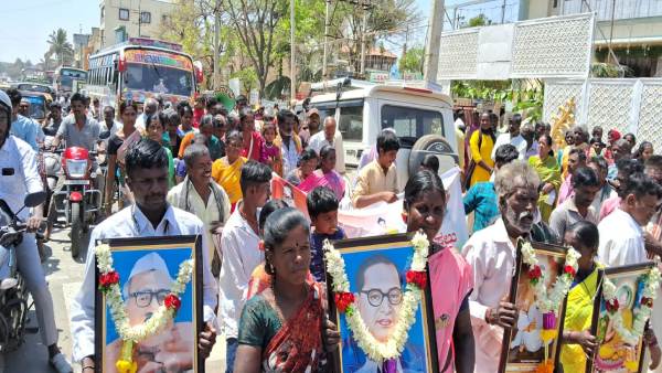 Dalit Awareness Campaign workers Protest Against Kothur G. Manjunath At Chikkaballapur
