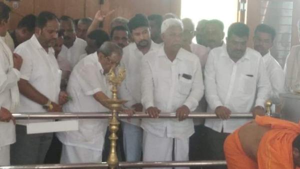 Congress leader Shamanur Shivshankarappa supports Darshan Dhruvanarayan 