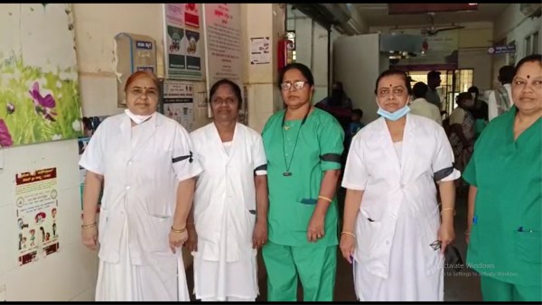 7th Pay Commission: Dharwad District Hospital staff attended to duty