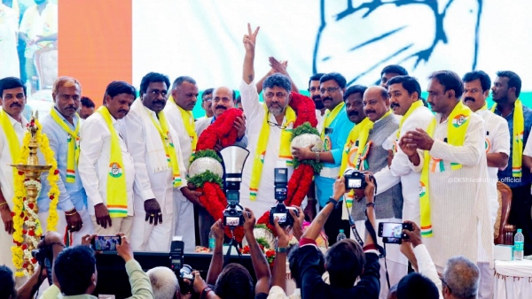 Karnataka: Nirmalanandanatha Swamiji should oppose film on Tipu Sultan DK Shivakumar