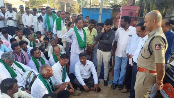 Famers Protest Against Factory Owned By MLA Shamanur Shivashankarappa Son