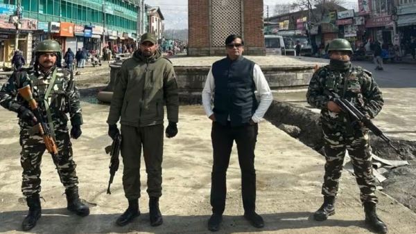 Srinagar: Gujarat fraudster who traveled under police escort arrested