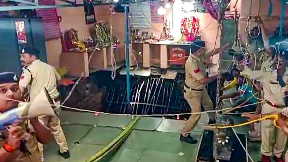 Indore temple step well collapse: Death toll rises to 35, 14 rescued