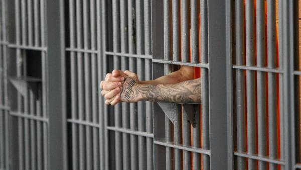 18 Female Prison Guards Fired For Having Affairs With Prisoners In Wales