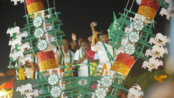 Karnataka: JDS Pancharatna Ratha Yatra Closing Ceremony in Mysore, Hd Deve gowda Participate