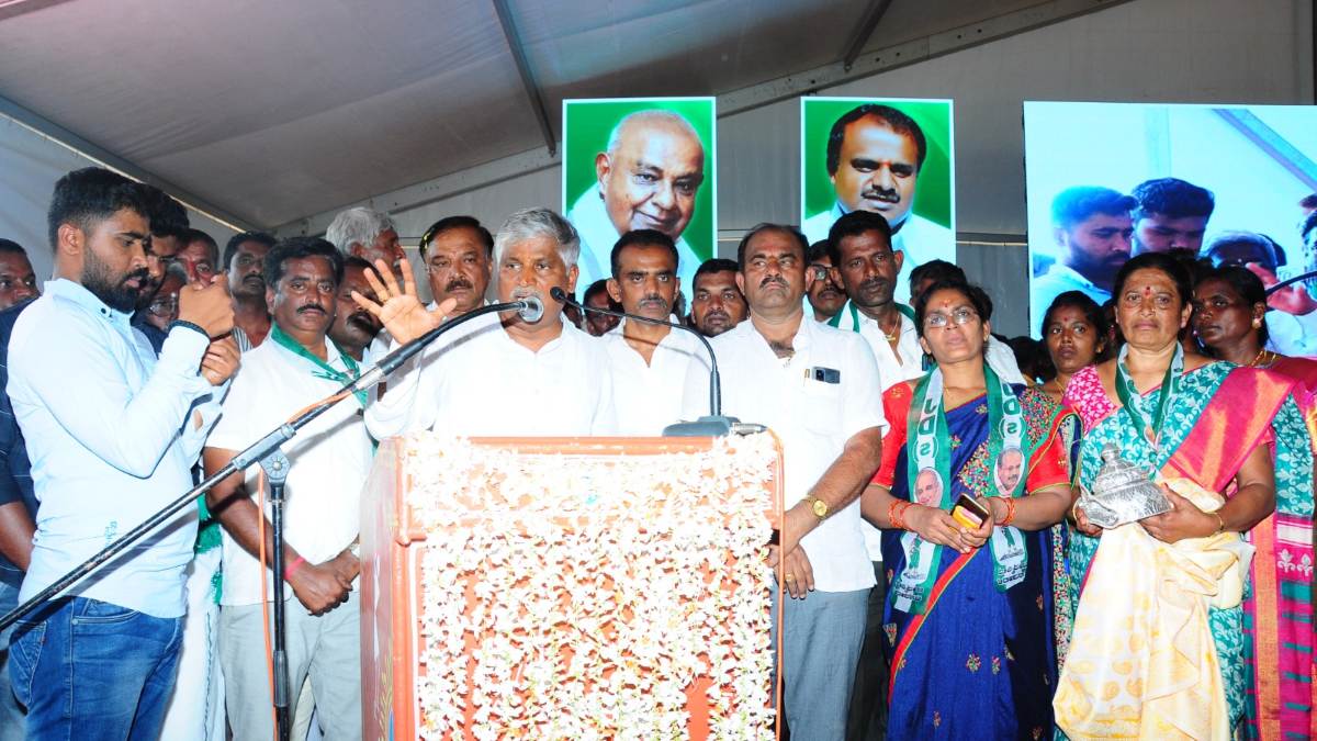 Tender for roads and lakes development at cost of 300 crore rupees: C.S.Puttaraju Tender for roads and lakes development at cost of 300 crore rupees: C.S.Puttaraju