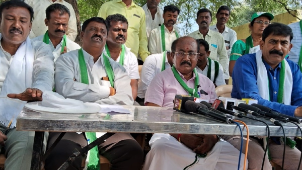  ಸೂಕ್ತ ರಸ್ತೆಗಳಿಲ್ಲ ಎಂದು ಆಕ್ರೋಶ