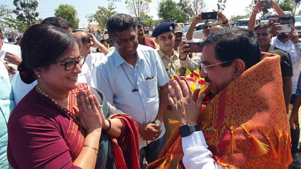 Mandya MP Sumalatha Called Press Conference On March 10th 