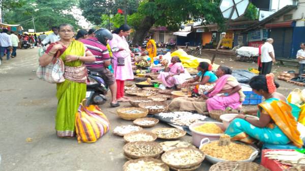  ವ್ಯಾಪಾರ ಮಾಡಿ ಗಮನ ಸೆಳೆದ ಮಹಿಳೆಯರು