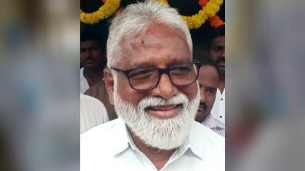 ನೀಲಿ ಧ್ವಜ ಬಿಟ್ಟು ಕೇಸರಿ ಧ್ವಜ 