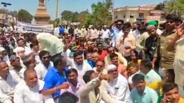 2b reservation cancelled: Muslim community protest against government in Koppal