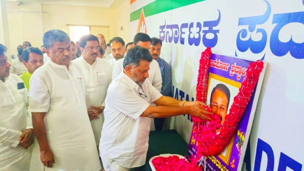 Congress Leaders Mourned The Demise Of R Dhruva narayana