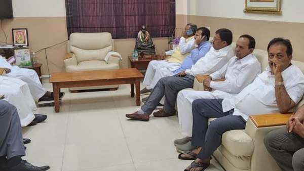 Karnataka Elections 2023: Congress Party to support Darshan Puttanaiah in Melukote Karnataka Elections 2023: Congress Party to support Darshan Puttanaiah in Melukote