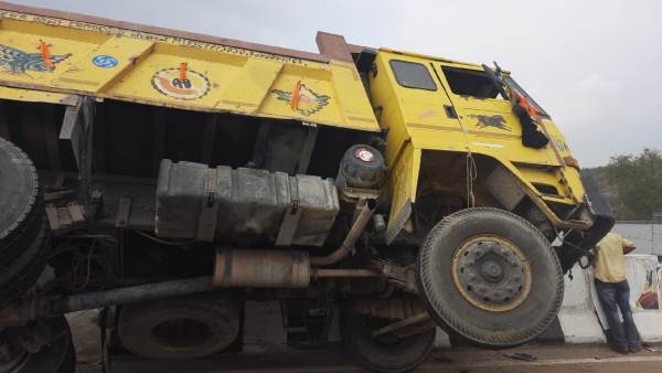 Bengaluru-mysuru expressway: Accident near Sanganabasavana Doddi